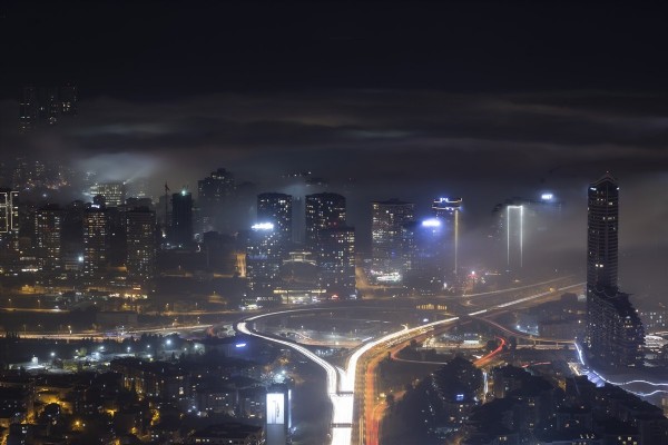 İstanbul'dan sis köprüyü yuttu!