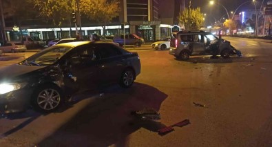 Baskent'te Trafik Kazasi Açiklamasi 2 Yarali