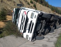 Samsun'da Tir Devrildi Açiklamasi 1 Yarali