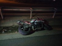 Bariyerlere Çarpan Motosiklet Sürücüsü Feci Sekilde Hayatini Kaybetti