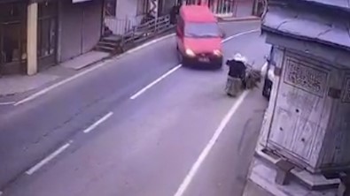 Rize'de Feci Kaza Açiklamasi Sadirvan Ile Minibüs Arasinda Sikisti