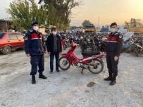 Çalinti Kaydi Bulunan Motosiklet Jandarmanin Dikkatine Takildi