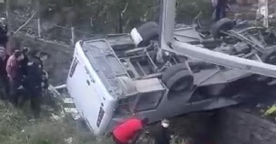 kocaeli de ogrenci servisi dereye uctu