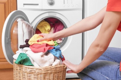 Renk Veren Çamaşır Lekesi Nasıl Çıkar? Renk Veren Çamaşırlar İçin Doğal Çözüm