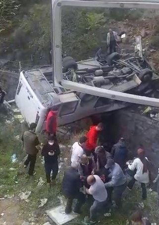 kocaeli de ogrenci servisi dereye uctu