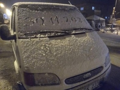 Bursa'nin Keles Ilçesinde Yogun Kar Yagisi