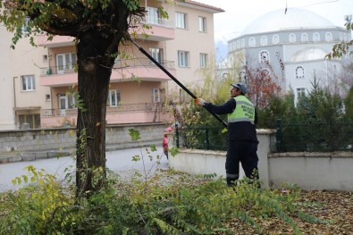 Erzincan'da Sicak Asfalt, Temizlik Ve Peyzaj Çalismalari Devam Ediyor