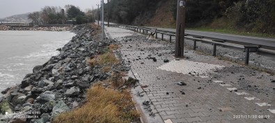 Yalova'da Lodos Kabusu Yeniden Etkili Olmaya Basladi