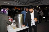 Amasya Üniversitesinde Gece Ders Çalisan Ögrencilere Ücretsiz Çay, Simit Ve Çorba Ikrami