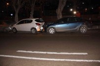 Buzlanan Yolda Zincirleme Trafik Kazasi, 4 Araca Çarparak Durabildi