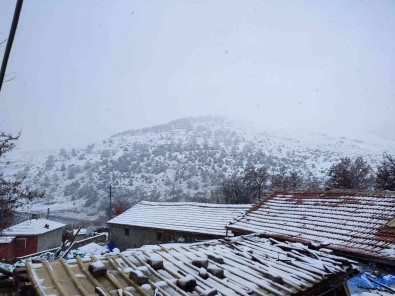 Afyonkarahisar'in Ilçelerinde Beklenen Kar Yagisi Basladi