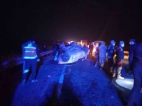 Bariyerlere Çarpan Otomobilin Sürücüsü Hayatini Kaybetti