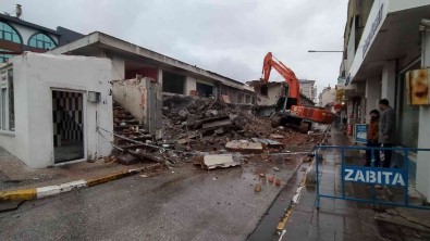 Bosaltilan Is Yerlerinin Yikimi Basladi