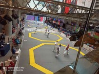 Burhaniyeli Kadin Antrenörün Madalya Sevinci