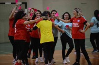 Topuklu Kramponlar Özel Çocuklar Için Sahaya Çikti