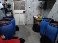 Adana'da 'Zehir' Operasyonunda 9 Bin 467 Litre Sahte Içki Ele Geçirildi