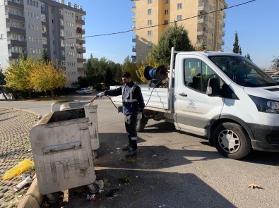 Adiyaman'da Ilaçlama Çalismalari Devam Ediyor