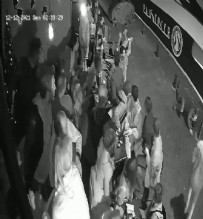 Kadıköy’de ilginç olay! ‘Ben Superman’im’ dedi! Kafedeki insanların üzerine uçtu...