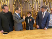 Kaymakamdan Dünya Üçüncüsüne Yarim Altin