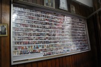 Ölen Mahalle Sakinleri Kahvehanedeki Panoda Yerini Aliyor