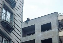 Polis Intihar Girisiminde Bulunan Genci Ikna Ederek Kurtardi