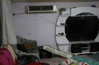 Saganak Yagis Sebebiyle 15 Metre Boyunda Agaç Iki Müstakil Evin Çatisina Devrildi