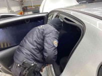 Satin Aldigi Otomobil 'Change' Çikinca Polise Ihbarda Bulundu