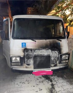 Söke'de Park Halindeki Minibüs Alev Alev Yandi
