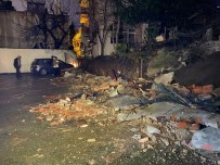 Üsküdar'da Istinat Duvari Çöktü, 4 Otomobil Zarar Gördü