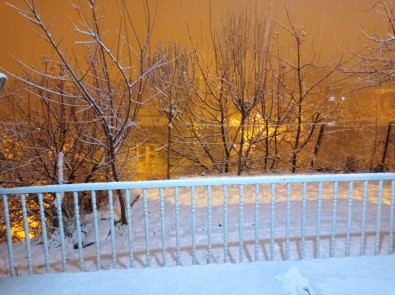 Hakkari'de Kar Yagisi Etkili Olmaya Basladi