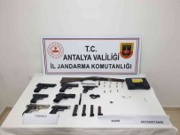 Antalya'da Silah Kaçakçiligi Operasyonu