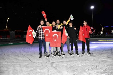 Mamak'taki Buz Pateni Salonu Hizmete Açildi