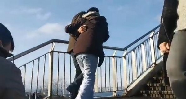 CHP'li İBB'nin onarmadığı arızalı üst geçit asansörü engelli vatandaşlara zor anlar yaşattı!