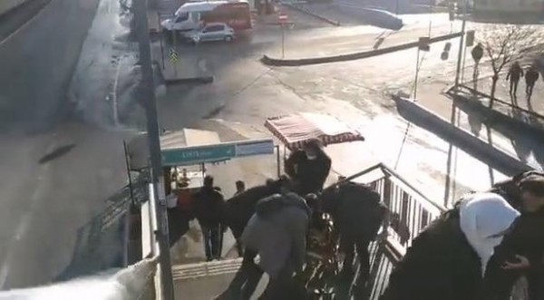 CHP'li İBB'nin onarmadığı arızalı üst geçit asansörü engelli vatandaşlara zor anlar yaşattı!