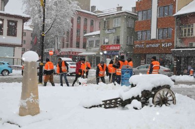 Aksehir'de Kar Temizligi Çalismalari Sürüyor
