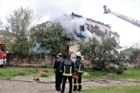 Asirlik Metruk Bina Alev Alev Yandi, Vatandas Isyan Etti