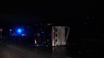 Mersin'de Midibüs Devrildi Açiklamasi 4 Yarali