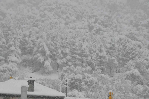 Kartpostallık kar manzaraları! Kar kalınlığı 30 santimi buldu!