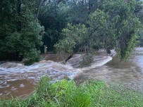 Avustralya'da Sel Açiklamasi 2 Ölü