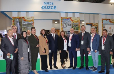 Baskan Özlü Izmir'de Düzce'yi Tanitiyor
