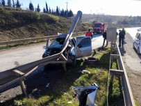 Duble Yolda Otomobil Bariyere Ok Gibi Saplandi Açiklamasi 1 Yarali