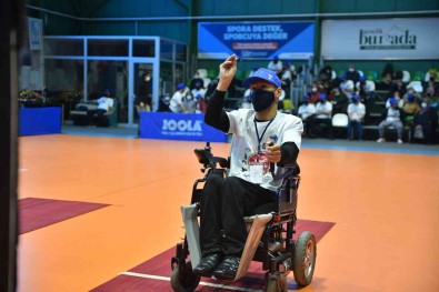 Engelleri Dart Turnuvasi'yla Astilar