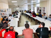 Isa Yazici, Liseli Gençlerin Projelerini Dinledi