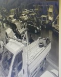 Istanbul'da Trafikte Yumruklu 'Yol Verme' Kavgasi Kamerada
