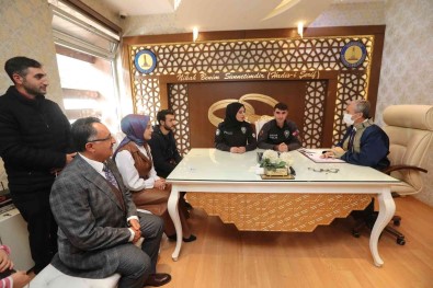 Polis Çifte Kelepçeli Nikah