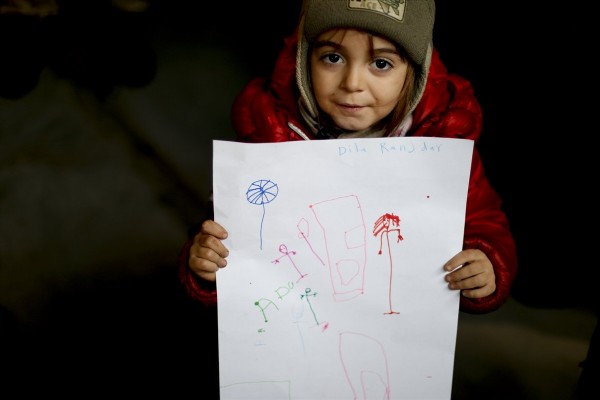 Belarus-Polonya sınırındaki göçmen çocuklar için boya festivali