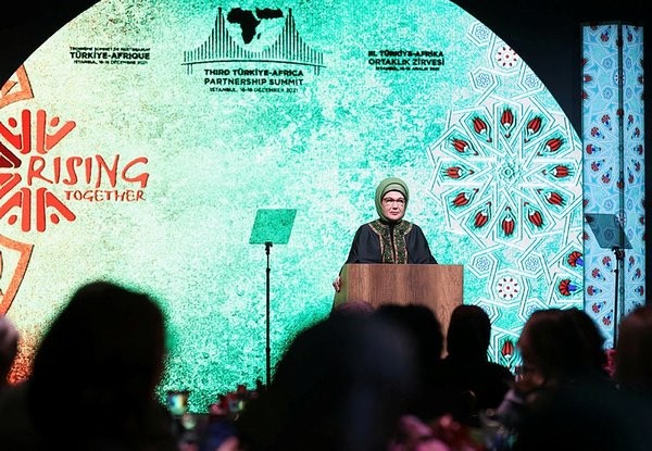 Emine Erdoğan 'first lady'lerl ile birlikte!