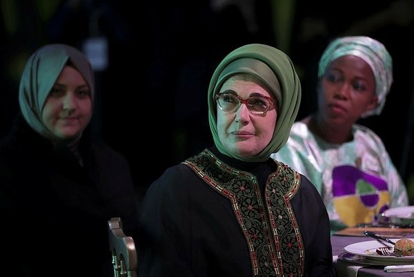 Emine Erdoğan 'first lady'lerl ile birlikte!