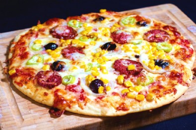 Evde Kolay Pizza Nasıl Yapılır? Evde Pratik Pizza Tarifi