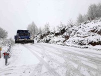 Karla Mücadele Ekipleri Çalismalarini Sürdürüyor